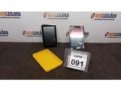 LOTE 091 - 02 TABLETS MARCA CCE. (NO ESTADO) ATENÇÃO! FAZER A VISITAÇÃO ANTES DE ARREMATAR, NÃO SABEMOS SE FUNCIONA. LEILÃO NÃO TEM GARANTIA E NEM DEVOLUÇÃO, SUJEITO A POSSÍVEIS AVARIAS VISÍVEIS/OCULTAS E/OU AUSÊNCIA DE COMPONENTES.
