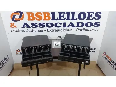 LOTE 148 - 02 GAVETAS DE DINHEIRO. (NO ESTADO) ATENÇÃO! FAZER A VISITAÇÃO ANTES DE ARREMATAR, NÃO SABEMOS SE FUNCIONA. LEILÃO NÃO TEM GARANTIA E NEM DEVOLUÇÃO, SUJEITO A POSSÍVEIS AVARIAS VISÍVEIS/OCULTAS E/OU AUSÊNCIA DE COMPONENTES.