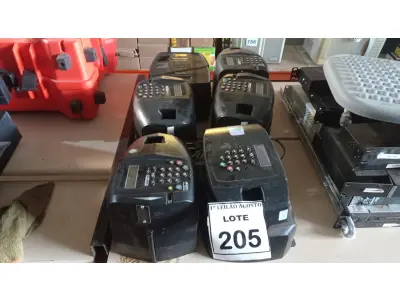 LOTE 205 - 08 RELÓGIOS DE PONTO E 01 APOIO ERGONÔMICO PARA OS PÉS. (NO ESTADO) ATENÇÃO! FAZER A VISITAÇÃO ANTES DE ARREMATAR, NÃO SABEMOS SE FUNCIONA, LEILÃO NÃO TEM GARANTIA E NEM DEVOLUÇÃO, SUJEITO A POSSÍVEIS AVARIAS VISÍVEIS/OCULTAS E/OU AUSÊNCIA DE COMPONENTES.