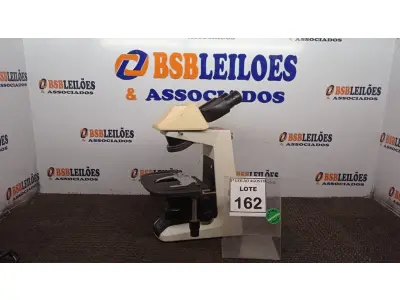LOTE 162 - 01 MICROSCÓPIO. (NO ESTADO) ATENÇÃO! FAZER A VISITAÇÃO ANTES DE ARREMATAR, NÃO SABEMOS SE FUNCIONA. LEILÃO NÃO TEM GARANTIA E NEM DEVOLUÇÃO, SUJEITO A POSSÍVEIS AVARIAS VISÍVEIS/OCULTAS E/OU AUSÊNCIA DE COMPONENTES.