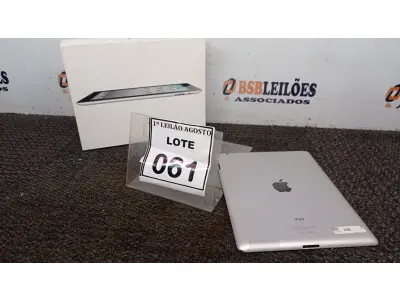 LOTE 061 - 01 IPAD 16G NA CAIXA. (NO ESTADO) ATENÇÃO! FAZER A VISITAÇÃO ANTES DE ARREMATAR, NÃO SABEMOS SE FUNCIONA. LEILÃO NÃO TEM GARANTIA E NEM DEVOLUÇÃO, SUJEITO A POSSÍVEIS AVARIAS VISÍVEIS/OCULTAS E/OU AUSÊNCIA DE COMPONENTES.