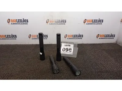 LOTE 098 - 04 LANTERNAS. (NO ESTADO) ATENÇÃO! FAZER A VISITAÇÃO ANTES DE ARREMATAR, NÃO SABEMOS SE FUNCIONA. LEILÃO NÃO TEM GARANTIA E NEM DEVOLUÇÃO, SUJEITO A POSSÍVEIS AVARIAS VISÍVEIS/OCULTAS E/OU AUSÊNCIA DE COMPONENTES.