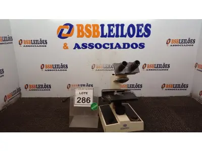 LOTE 286 - 01 MICROSCÓPIO. (NO ESTADO) ATENÇÃO! FAZER A VISITAÇÃO ANTES DE ARREMATAR, NÃO SABEMOS SE FUNCIONA. LEILÃO NÃO TEM GARANTIA E NEM DEVOLUÇÃO, SUJEITO A POSSÍVEIS AVARIAS VISÍVEIS/OCULTAS E/OU AUSÊNCIA DE COMPONENTES.