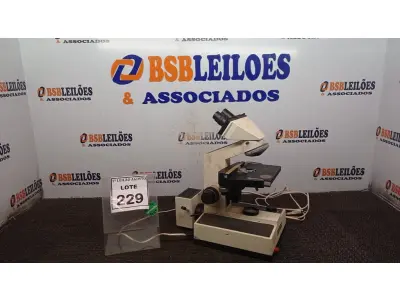 LOTE 229 - 01 MICROSCÓPIO. (NO ESTADO) ATENÇÃO! FAZER A VISITAÇÃO ANTES DE ARREMATAR, NÃO SABEMOS SE FUNCIONA. LEILÃO NÃO TEM GARANTIA E NEM DEVOLUÇÃO, SUJEITO A POSSÍVEIS AVARIAS VISÍVEIS/OCULTAS E/OU AUSÊNCIA DE COMPONENTES.