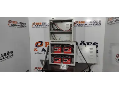 LOTE 295 - 01 BANCO DE BATERIA COM 04 BATERIA E 01 BANCO DE BATERIA VAZIO. (NO ESTADO) ATENÇÃO! FAZER A VISITAÇÃO ANTES DE ARREMATAR, NÃO SABEMOS SE FUNCIONA, LEILÃO NÃO TEM GARANTIA E NEM DEVOLUÇÃO, SUJEITO A POSSÍVEIS AVARIAS VISÍVEIS/OCULTAS E/OU AUSÊNCIA DE COMPONENTES.