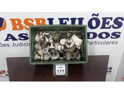 LOTE 171 - 01 LOTE OM GRANDE QUANTIDADE DE CÂMERAS DE SEGURANÇA. (NO ESTADO) ATENÇÃO! FAZER A VISITAÇÃO ANTES DE ARREMATAR, NÃO SABEMOS SE FUNCIONA. LEILÃO NÃO TEM GARANTIA E NEM DEVOLUÇÃO, SUJEITO A POSSÍVEIS AVARIAS VISÍVEIS/OCULTAS E/OU AUSÊNCIA DE COMPONENTES.