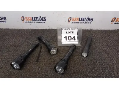 LOTE 104 - 04 LANTERNAS. (NO ESTADO) ATENÇÃO! FAZER A VISITAÇÃO ANTES DE ARREMATAR, NÃO SABEMOS SE FUNCIONA. LEILÃO NÃO TEM GARANTIA E NEM DEVOLUÇÃO, SUJEITO A POSSÍVEIS AVARIAS VISÍVEIS/OCULTAS E/OU AUSÊNCIA DE COMPONENTES.