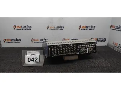 LOTE 042 - 01 SWITCHER DE VÍDEO. (NO ESTADO) ATENÇÃO! FAZER A VISITAÇÃO ANTES DE ARREMATAR, NÃO SABEMOS SE FUNCIONA. LEILÃO NÃO TEM GARANTIA E NEM DEVOLUÇÃO, SUJEITO A POSSÍVEIS AVARIAS VISÍVEIS/OCULTAS E/OU AUSÊNCIA DE COMPONENTES.