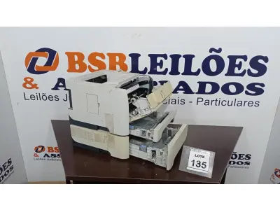 LOTE 135 - 01 IMPRESSORA MODELO P2055DN MARCA HP. (NO ESTADO) ATENÇÃO! FAZER A VISITAÇÃO ANTES DE ARREMATAR, NÃO SABEMOS SE FUNCIONA. LEILÃO NÃO TEM GARANTIA E NEM DEVOLUÇÃO, SUJEITO A POSSÍVEIS AVARIAS VISÍVEIS/OCULTAS E/OU AUSÊNCIA DE COMPONENTES.