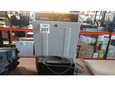 LOTE 201 - 01 NOBREAK MARCA LACERDA E UM BANCO DE BATERIAS COM 06 BATERIAS. (NO ESTADO) ATENÇÃO! FAZER A VISITAÇÃO ANTES DE ARREMATAR, NÃO SABEMOS SE FUNCIONA, LEILÃO NÃO TEM GARANTIA E NEM DEVOLUÇÃO, SUJEITO A POSSÍVEIS AVARIAS VISÍVEIS/OCULTAS E/OU AUSÊNCIA DE COMPONENTES.