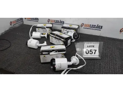 LOTE 057 - 04 CÂMERAS DE MONITORAMENTO AHD 1080P MARCA JORTAN. (NO ESTADO) ATENÇÃO! FAZER A VISITAÇÃO ANTES DE ARREMATAR, NÃO SABEMOS SE FUNCIONA, LEILÃO NÃO TEM GARANTIA E NEM DEVOLUÇÃO, SUJEITO A POSSÍVEIS AVARIAS VISÍVEIS/OCULTAS E/OU AUSÊNCIA DE COMPONENTES.