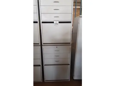 LOTE 192 - 02 ARMÁRIOS BAIXO COM 03 GAVETAS. (NO ESTADO) ATENÇÃO! FAZER A VISITAÇÃO ANTES DE ARREMATAR, NÃO SABEMOS SE FUNCIONA. LEILÃO NÃO TEM GARANTIA E NEM DEVOLUÇÃO, SUJEITO A POSSÍVEIS AVARIAS VISÍVEIS/OCULTAS E/OU AUSÊNCIA DE COMPONENTES.