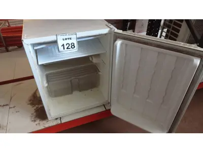 LOTE 128 - 01 FRIGOBAR 220V MARCA CONSUL. (NO ESTADO) ATENÇÃO! FAZER A VISITAÇÃO ANTES DE ARREMATAR, NÃO SABEMOS SE FUNCIONA. LEILÃO NÃO TEM GARANTIA E NEM DEVOLUÇÃO, SUJEITO A POSSÍVEIS AVARIAS VISÍVEIS/OCULTAS E/OU AUSÊNCIA DE COMPONENTES.
