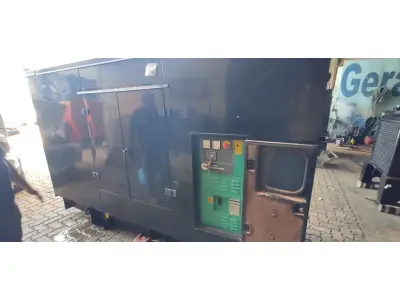 LOTE 534 - GRUPO GERADOR CUMMINS 140 KVA MODELO: 6BTA ANO: 2009 GERADOR STANFORD C/QUADRO AUTOMÁTICO, SUPER SILENCIADO (NO ESTADO) ATENÇÃO! FAZER A VISITAÇÃO ANTES DE ARREMATAR, NÃO SABEMOS SE FUNCIONA, LEILÃO NÃO TEM GARANTIA E NEM DEVOLUÇÃO, SUJEITO A POSSÍVEIS AVARIAS VISÍVEIS/OCULTAS E/OU AUSÊNCIA DE COMPONENTES