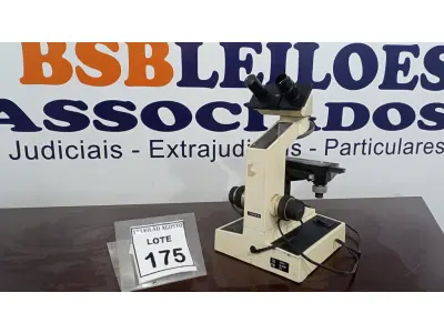 LOTE 175 - 01 MICROSCÓPIO. (NO ESTADO) ATENÇÃO! FAZER A VISITAÇÃO ANTES DE ARREMATAR, NÃO SABEMOS SE FUNCIONA. LEILÃO NÃO TEM GARANTIA E NEM DEVOLUÇÃO, SUJEITO A POSSÍVEIS AVARIAS VISÍVEIS/OCULTAS E/OU AUSÊNCIA DE COMPONENTES.