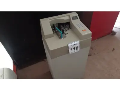 LOTE 119 - 01 MÁQUINA DE CONTAGEM DE CÉDULAS A VÁCUO. (NO ESTADO) ATENÇÃO! FAZER A VISITAÇÃO ANTES DE ARREMATAR, NÃO SABEMOS SE FUNCIONA. LEILÃO NÃO TEM GARANTIA E NEM DEVOLUÇÃO, SUJEITO A POSSÍVEIS AVARIAS VISÍVEIS/OCULTAS E/OU AUSÊNCIA DE COMPONENTES.
