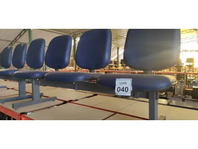 LOTE 040 - 01 LONGARINA COM 03 LUGARES. (NO ESTADO) ATENÇÃO! FAZER A VISITAÇÃO ANTES DE ARREMATAR, NÃO SABEMOS SE FUNCIONA. LEILÃO NÃO TEM GARANTIA E NEM DEVOLUÇÃO, SUJEITO A POSSÍVEIS AVARIAS VISÍVEIS/OCULTAS E/OU AUSÊNCIA DE COMPONENTES.