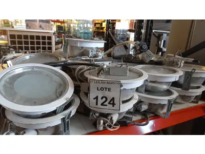 LOTE 124 - 01 LOTE COM VÁRIAS LUMINÁRIAS, 02 CÂMERAS E 01 SENSOR DE MOVIMENTO. (NO ESTADO) ATENÇÃO! FAZER A VISITAÇÃO ANTES DE ARREMATAR, NÃO SABEMOS SE FUNCIONA. LEILÃO NÃO TEM GARANTIA E NEM DEVOLUÇÃO, SUJEITO A POSSÍVEIS AVARIAS VISÍVEIS/OCULTAS E/OU AUSÊNCIA DE COMPONENTES.
