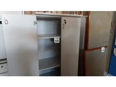 LOTE 191 - 01 ARMÁRIO ALTO 02 PORTAS COM TRANCA. (NO ESTADO) ATENÇÃO! FAZER A VISITAÇÃO ANTES DE ARREMATAR, NÃO SABEMOS SE FUNCIONA. LEILÃO NÃO TEM GARANTIA E NEM DEVOLUÇÃO, SUJEITO A POSSÍVEIS AVARIAS VISÍVEIS/OCULTAS E/OU AUSÊNCIA DE COMPONENTES.