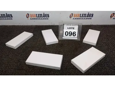 LOTE 096 - 05 BATERIAS EXTERNAS. (NO ESTADO) ATENÇÃO! FAZER A VISITAÇÃO ANTES DE ARREMATAR, NÃO SABEMOS SE FUNCIONA. LEILÃO NÃO TEM GARANTIA E NEM DEVOLUÇÃO, SUJEITO A POSSÍVEIS AVARIAS VISÍVEIS/OCULTAS E/OU AUSÊNCIA DE COMPONENTES.