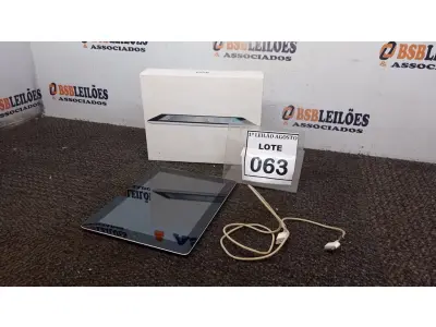LOTE 063 - 01 IPAD 16G NA CAIXA. (NO ESTADO) ATENÇÃO! FAZER A VISITAÇÃO ANTES DE ARREMATAR, NÃO SABEMOS SE FUNCIONA. LEILÃO NÃO TEM GARANTIA E NEM DEVOLUÇÃO, SUJEITO A POSSÍVEIS AVARIAS VISÍVEIS/OCULTAS E/OU AUSÊNCIA DE COMPONENTES.