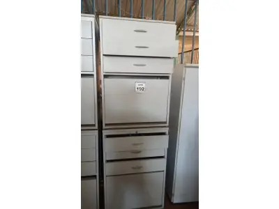 LOTE 192 - 02 ARMÁRIOS BAIXO COM 03 GAVETAS. (NO ESTADO) ATENÇÃO! FAZER A VISITAÇÃO ANTES DE ARREMATAR, NÃO SABEMOS SE FUNCIONA. LEILÃO NÃO TEM GARANTIA E NEM DEVOLUÇÃO, SUJEITO A POSSÍVEIS AVARIAS VISÍVEIS/OCULTAS E/OU AUSÊNCIA DE COMPONENTES.