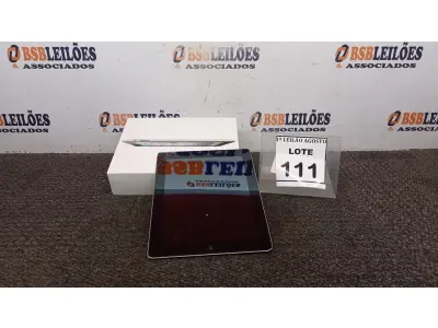 LOTE 111 - 01 IPAD 16G NA CAIXA. (NO ESTADO) ATENÇÃO! FAZER A VISITAÇÃO ANTES DE ARREMATAR, NÃO SABEMOS SE FUNCIONA. LEILÃO NÃO TEM GARANTIA E NEM DEVOLUÇÃO, SUJEITO A POSSÍVEIS AVARIAS VISÍVEIS/OCULTAS E/OU AUSÊNCIA DE COMPONENTES.