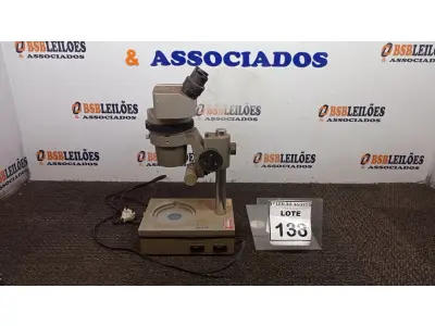 LOTE 138 - 01 MICROSCÓPIO. (NO ESTADO) ATENÇÃO! FAZER A VISITAÇÃO ANTES DE ARREMATAR, NÃO SABEMOS SE FUNCIONA. LEILÃO NÃO TEM GARANTIA E NEM DEVOLUÇÃO, SUJEITO A POSSÍVEIS AVARIAS VISÍVEIS/OCULTAS E/OU AUSÊNCIA DE COMPONENTES.