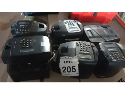 LOTE 205 - 08 RELÓGIOS DE PONTO E 01 APOIO ERGONÔMICO PARA OS PÉS. (NO ESTADO) ATENÇÃO! FAZER A VISITAÇÃO ANTES DE ARREMATAR, NÃO SABEMOS SE FUNCIONA, LEILÃO NÃO TEM GARANTIA E NEM DEVOLUÇÃO, SUJEITO A POSSÍVEIS AVARIAS VISÍVEIS/OCULTAS E/OU AUSÊNCIA DE COMPONENTES.