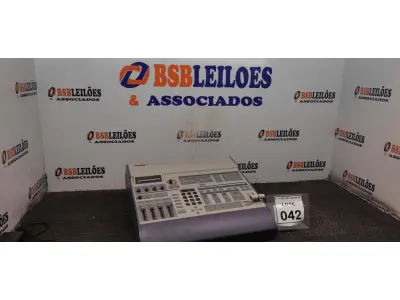 LOTE 042 - 01 SWITCHER DE VÍDEO. (NO ESTADO) ATENÇÃO! FAZER A VISITAÇÃO ANTES DE ARREMATAR, NÃO SABEMOS SE FUNCIONA. LEILÃO NÃO TEM GARANTIA E NEM DEVOLUÇÃO, SUJEITO A POSSÍVEIS AVARIAS VISÍVEIS/OCULTAS E/OU AUSÊNCIA DE COMPONENTES.