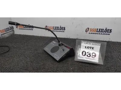 LOTE 039 - 01 MICROFONE DE MESA COM BASE. (NO ESTADO) ATENÇÃO! FAZER A VISITAÇÃO ANTES DE ARREMATAR, NÃO SABEMOS SE FUNCIONA. LEILÃO NÃO TEM GARANTIA E NEM DEVOLUÇÃO, SUJEITO A POSSÍVEIS AVARIAS VISÍVEIS/OCULTAS E/OU AUSÊNCIA DE COMPONENTES.