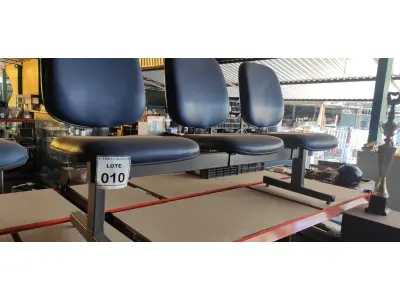 LOTE 010 - 01 LONGARINA COM 03 LUGARES. (NO ESTADO) ATENÇÃO! FAZER A VISITAÇÃO ANTES DE ARREMATAR, NÃO SABEMOS SE FUNCIONA. LEILÃO NÃO TEM GARANTIA E NEM DEVOLUÇÃO, SUJEITO A POSSÍVEIS AVARIAS VISÍVEIS/OCULTAS E/OU AUSÊNCIA DE COMPONENTES.