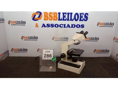 LOTE 286 - 01 MICROSCÓPIO. (NO ESTADO) ATENÇÃO! FAZER A VISITAÇÃO ANTES DE ARREMATAR, NÃO SABEMOS SE FUNCIONA. LEILÃO NÃO TEM GARANTIA E NEM DEVOLUÇÃO, SUJEITO A POSSÍVEIS AVARIAS VISÍVEIS/OCULTAS E/OU AUSÊNCIA DE COMPONENTES.