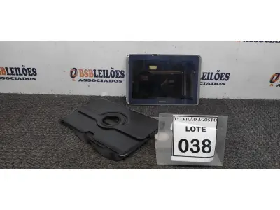 LOTE 038 - 01 TABLET COM CAPA MARCA SAMSUNG. (NO ESTADO) ATENÇÃO! FAZER A VISITAÇÃO ANTES DE ARREMATAR, NÃO SABEMOS SE FUNCIONA. LEILÃO NÃO TEM GARANTIA E NEM DEVOLUÇÃO, SUJEITO A POSSÍVEIS AVARIAS VISÍVEIS/OCULTAS E/OU AUSÊNCIA DE COMPONENTES.