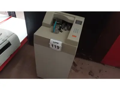 LOTE 119 - 01 MÁQUINA DE CONTAGEM DE CÉDULAS A VÁCUO. (NO ESTADO) ATENÇÃO! FAZER A VISITAÇÃO ANTES DE ARREMATAR, NÃO SABEMOS SE FUNCIONA. LEILÃO NÃO TEM GARANTIA E NEM DEVOLUÇÃO, SUJEITO A POSSÍVEIS AVARIAS VISÍVEIS/OCULTAS E/OU AUSÊNCIA DE COMPONENTES.