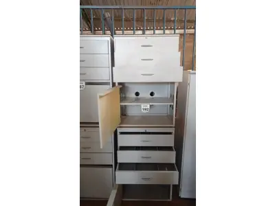 LOTE 192 - 02 ARMÁRIOS BAIXO COM 03 GAVETAS. (NO ESTADO) ATENÇÃO! FAZER A VISITAÇÃO ANTES DE ARREMATAR, NÃO SABEMOS SE FUNCIONA. LEILÃO NÃO TEM GARANTIA E NEM DEVOLUÇÃO, SUJEITO A POSSÍVEIS AVARIAS VISÍVEIS/OCULTAS E/OU AUSÊNCIA DE COMPONENTES.