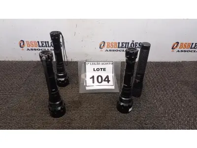 LOTE 104 - 04 LANTERNAS. (NO ESTADO) ATENÇÃO! FAZER A VISITAÇÃO ANTES DE ARREMATAR, NÃO SABEMOS SE FUNCIONA. LEILÃO NÃO TEM GARANTIA E NEM DEVOLUÇÃO, SUJEITO A POSSÍVEIS AVARIAS VISÍVEIS/OCULTAS E/OU AUSÊNCIA DE COMPONENTES.