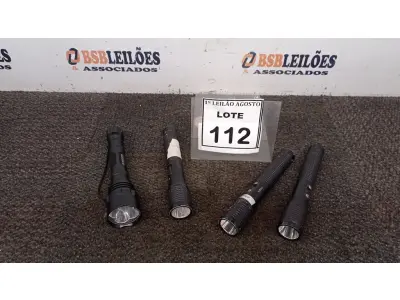 LOTE 112 - 04 LANTERNAS. (NO ESTADO) ATENÇÃO! FAZER A VISITAÇÃO ANTES DE ARREMATAR, NÃO SABEMOS SE FUNCIONA. LEILÃO NÃO TEM GARANTIA E NEM DEVOLUÇÃO, SUJEITO A POSSÍVEIS AVARIAS VISÍVEIS/OCULTAS E/OU AUSÊNCIA DE COMPONENTES.