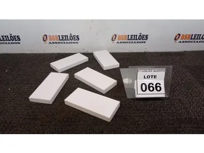 LOTE 066 - 05 BATERIAS EXTERNAS. (NO ESTADO) ATENÇÃO! FAZER A VISITAÇÃO ANTES DE ARREMATAR, NÃO SABEMOS SE FUNCIONA. LEILÃO NÃO TEM GARANTIA E NEM DEVOLUÇÃO, SUJEITO A POSSÍVEIS AVARIAS VISÍVEIS/OCULTAS E/OU AUSÊNCIA DE COMPONENTES.