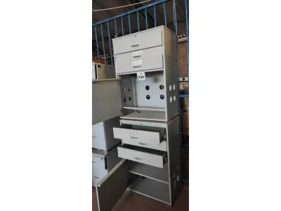LOTE 336 - 02 ARMÁRIOS BAIXO COM 03 GAVETAS. (NO ESTADO) ATENÇÃO! FAZER A VISITAÇÃO ANTES DE ARREMATAR, NÃO SABEMOS SE FUNCIONA. LEILÃO NÃO TEM GARANTIA E NEM DEVOLUÇÃO, SUJEITO A POSSÍVEIS AVARIAS VISÍVEIS/OCULTAS E/OU AUSÊNCIA DE COMPONENTES.