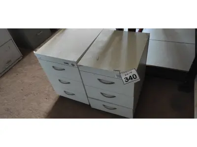 LOTE 340 - 02 GAVETEIROS COM 03 GAVETAS CADA. (NO ESTADO) ATENÇÃO! FAZER A VISITAÇÃO ANTES DE ARREMATAR, NÃO SABEMOS SE FUNCIONA, LEILÃO NÃO TEM GARANTIA E NEM DEVOLUÇÃO, SUJEITO A POSSÍVEIS AVARIAS VISÍVEIS/OCULTAS E/OU AUSÊNCIA DE COMPONENTES.