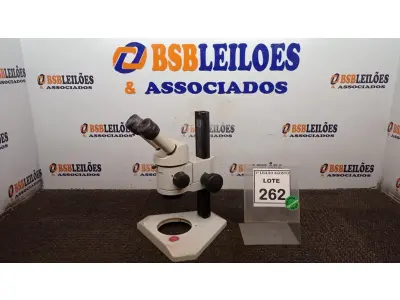LOTE 262 - 01 MICROSCÓPIO. (NO ESTADO) ATENÇÃO! FAZER A VISITAÇÃO ANTES DE ARREMATAR, NÃO SABEMOS SE FUNCIONA. LEILÃO NÃO TEM GARANTIA E NEM DEVOLUÇÃO, SUJEITO A POSSÍVEIS AVARIAS VISÍVEIS/OCULTAS E/OU AUSÊNCIA DE COMPONENTES.