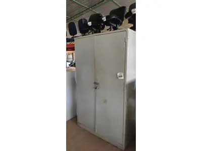 LOTE 368 - 01 ARMÁRIO ALTO DE ACO COM 02 PORTAS DE 1.97X1.20 (NO ESTADO) ATENÇÃO! FAZER A VISITAÇÃO ANTES DE ARREMATAR, NÃO SABEMOS SE FUNCIONA, LEILÃO NÃO TEM GARANTIA E NEM DEVOLUÇÃO, SUJEITO A POSSÍVEIS AVARIAS VISÍVEIS/OCULTAS E/OU AUSÊNCIA DE COMPONENTES.