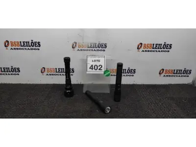 LOTE 402 - 03 LANTERNAS. (NO ESTADO) ATENÇÃO! FAZER A VISITAÇÃO ANTES DE ARREMATAR, NÃO SABEMOS SE FUNCIONA, LEILÃO NÃO TEM GARANTIA E NEM DEVOLUÇÃO, SUJEITO A POSSÍVEIS AVARIAS VISÍVEIS/OCULTAS E/OU AUSÊNCIA DE COMPONENTES.