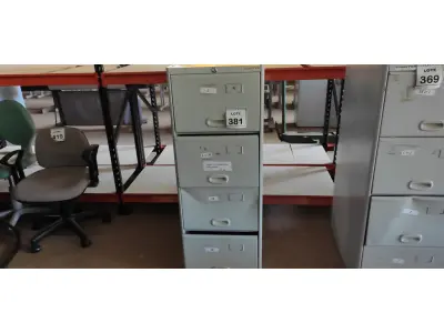 LOTE 381 - 01 ARQUIVO DE AÇO COM 04 GAVETAS. (NO ESTADO) ATENÇÃO! FAZER A VISITAÇÃO ANTES DE ARREMATAR, NÃO SABEMOS SE FUNCIONA, LEILÃO NÃO TEM GARANTIA E NEM DEVOLUÇÃO, SUJEITO A POSSÍVEIS AVARIAS VISÍVEIS/OCULTAS E/OU AUSÊNCIA DE COMPONENTES.