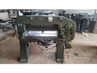 LOTE 454 - 01 GUILHOTINA INDUSTRIAL MARCA CATU. (NO ESTADO) ATENÇÃO! FAZER A VISITAÇÃO ANTES DE ARREMATAR, NÃO SABEMOS SE FUNCIONA, LEILÃO NÃO TEM GARANTIA E NEM DEVOLUÇÃO, SUJEITO A POSSÍVEIS AVARIAS VISÍVEIS/OCULTAS E/OU AUSÊNCIA DE COMPONENTES.