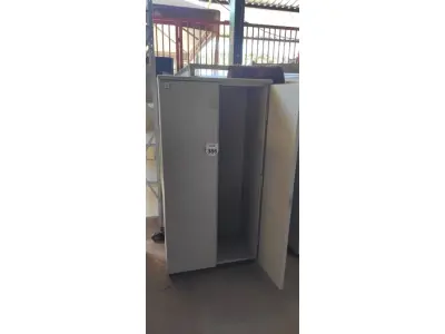 LOTE 386 - 01 ARMÁRIO ALTO EM AÇO COM 02 PORTAS. (NO ESTADO) ATENÇÃO! FAZER A VISITAÇÃO ANTES DE ARREMATAR, NÃO SABEMOS SE FUNCIONA, LEILÃO NÃO TEM GARANTIA E NEM DEVOLUÇÃO, SUJEITO A POSSÍVEIS AVARIAS VISÍVEIS/OCULTAS E/OU AUSÊNCIA DE COMPONENTES.