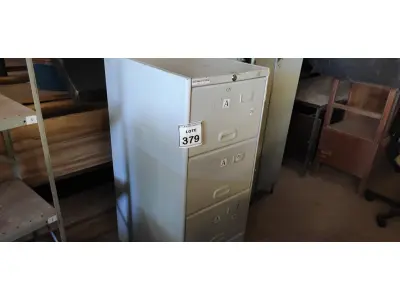 LOTE 379 - 01 ARQUIVO DE AÇO COM 04 GAVETAS. (NO ESTADO) ATENÇÃO! FAZER A VISITAÇÃO ANTES DE ARREMATAR, NÃO SABEMOS SE FUNCIONA, LEILÃO NÃO TEM GARANTIA E NEM DEVOLUÇÃO, SUJEITO A POSSÍVEIS AVARIAS VISÍVEIS/OCULTAS E/OU AUSÊNCIA DE COMPONENTES.