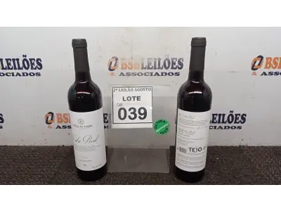 LOTE 039 - 02 GARRAFAS DE VINHO TINTO VALA REAL PORTUGUÊS SAFRA 2019 750ML. (NO ESTADO) ATENÇÃO! FAZER A VISITAÇÃO ANTES DE ARREMATAR, NÃO SABEMOS SE FUNCIONA, LEILÃO NÃO TEM GARANTIA E NEM DEVOLUÇÃO, SUJEITO A POSSÍVEIS AVARIAS VISÍVEIS/OCULTAS E/OU AUSÊNCIA DE COMPONENTES.