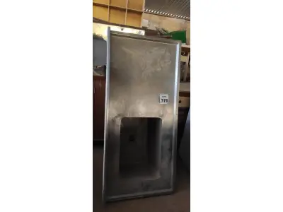 LOTE 376 - 01 TANQUE DE INOX COM 1.50X0.70. (NO ESTADO) ATENÇÃO! FAZER A VISITAÇÃO ANTES DE ARREMATAR, NÃO SABEMOS SE FUNCIONA, LEILÃO NÃO TEM GARANTIA E NEM DEVOLUÇÃO, SUJEITO A POSSÍVEIS AVARIAS VISÍVEIS/OCULTAS E/OU AUSÊNCIA DE COMPONENTES.